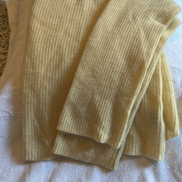 360 Cashmere ivory cashmere sweater with delicate ribbing - Picture 2 of 4
